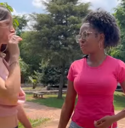 H1018014 Milionário prende sua filha com uma sem teto para dar lhe lição de sua vida, ela só não imaginava que part2