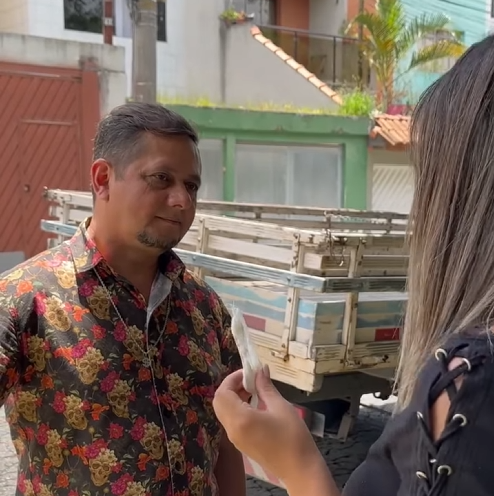 H1018002 Ela queria vender Gelinho copiando amiga acabou assim part2