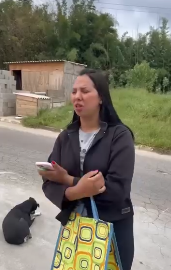 H0916013 Leva comida do marido chovendo, mas ele não recebe part2