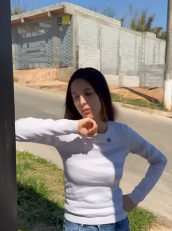 H0914010 Eles chegavam todos os dias às para comer de graça parte 2