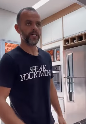 H0911019 Marido não deixa esposa estudar para cuidar da casa, mas depois de tr4ir ela tudo mudou! part2