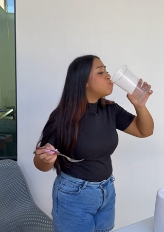 H3103022 Sua pobre mãe tinha um negócio sua filha comia as sopas que vendia part2