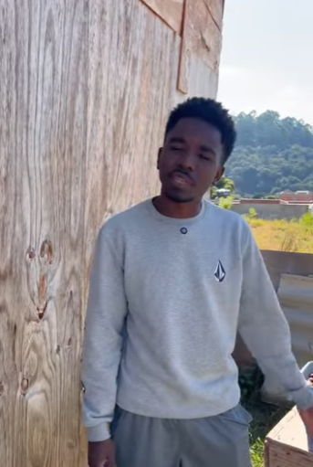 H1003007 Minha vizinha levou dinheiro do meu negócio me deixando uma dívida part2