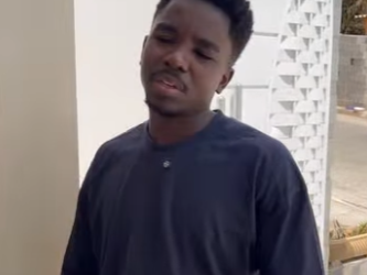 H3103019 Sua mãe dá uma lição ao seu filho para que aprenda com seus erros part2