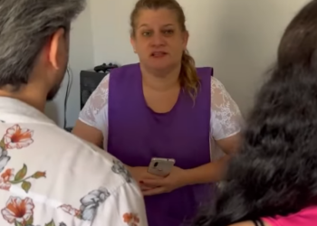 H0909009 Empregada doméstica danifica camisa do seu patrão ele faz isso PARTE 2