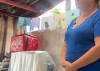 H0909020 Comprou um celular de mil reais olha as condições em que ela vivia PARTE 2