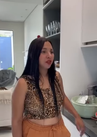 H1216003 Ele estava em casa com esposa vejam quem veio procurá lo part2