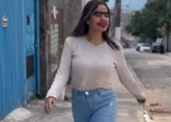 H1218002 Amiga maquia sua melhor amiga para uma festa mas não esperava por isso part2