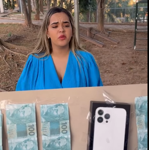 H0109021 namorado deu um cartaz de presente para ela, ela deixou sem saber que estava por trás disso part2