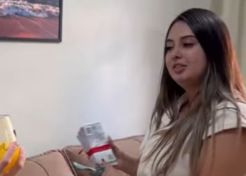 H1218019 vizinha chegou na porta com uma proposta mostrou que sua ambição era maior que amor pelo marido part2