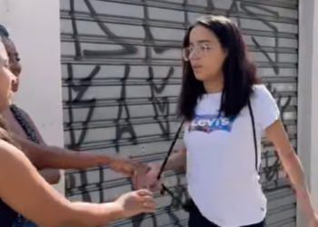 H1518002 Elas pensaram que eu estava sozinha part2