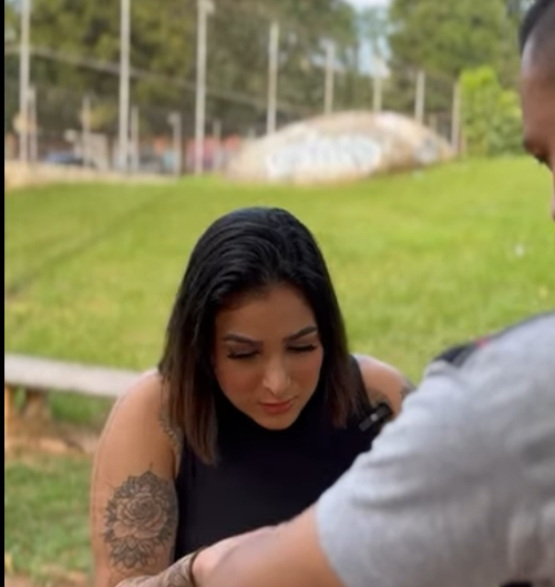 H1518004 Músico de rua se apaixona pela esposa de um milionário que tratou mal part2