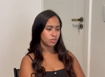 H1514002 Depois de muito tempo no exterior, está jovem voltou para lar que mãe lhe deixou PARTE 2