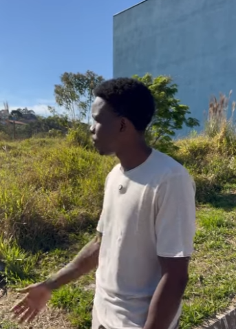 H1503012 Vendedor julga cliente pela aparência,mais vai acabar se arrependendo part2