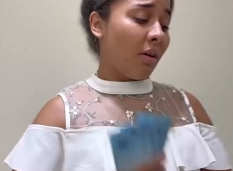 H1501020 ESPOSA vai JUNTO RECEBER salario do MARIDO ela quer gastar todo dinheiro part2