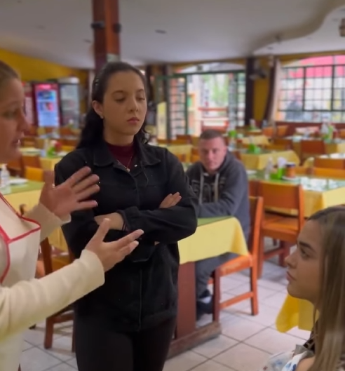 H1604006 HUMILH4R4M uma mãe solteira por amamentar seu bebê em público part2