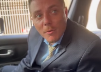 H1604004 Ele fez uma boa ação um milionário mudou sua vida part2