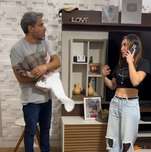 H1615002 Ela se deu folga aos domingos feriados PARTE 2