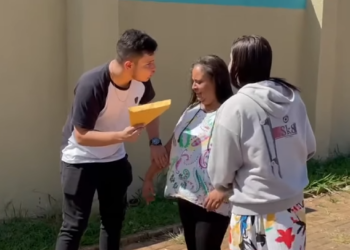 H1617013 Seus filhos quiseram trancá la,mais esse humilde gari tentou salvar vida dela veja no que deu! part2