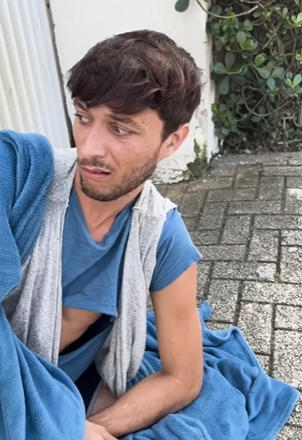 H1619011 Empresárias encontram um velho amigo morando na rua fazem isso part2