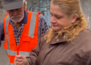 H1604010 Ele humilhou por ser um varredor de rua final comovente part2