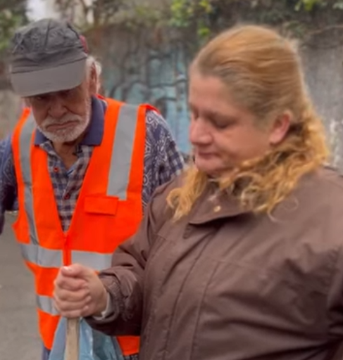 H1604010 Ele humilhou por ser um varredor de rua final comovente part2