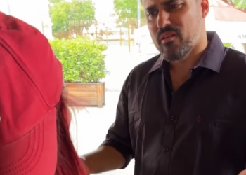 H1909011 Moradora de rua deixa de comer para fazer uma criança feliz part2