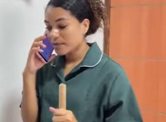 H2006005 Miliona ria testa seus funciona rios lhes da uma grande recompensa part2