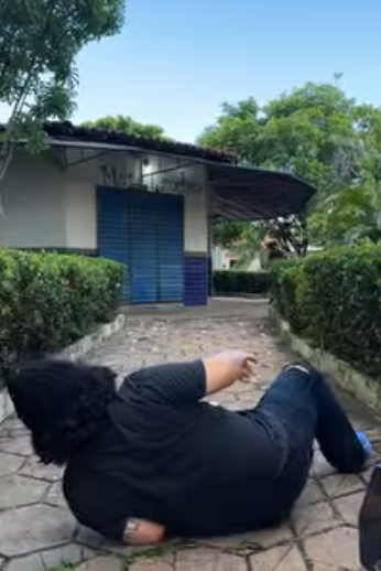 H2122001 Jovem miliona rio fingiu ser velho para testar nova enfermeira da sua ma e part2