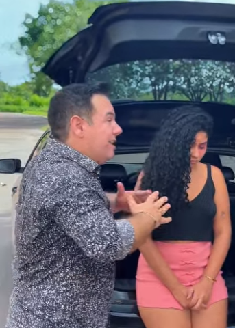 H2006019 garota se trocou na frente dos outros voce na vai imaginar porque ela fez isso part2