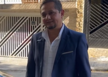 H2218004 Filhas mimadas queriam tudo sem trabalhar até que pai lhes deu uma lição de humildade part2