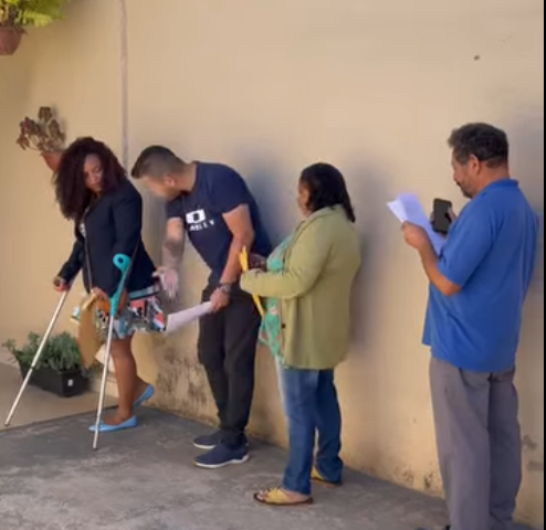 H2017018 Empresária esperta, se faz de d0ente pra ver quem poderia ser futuro sócio dela! part2