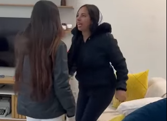 H2216004 Quer mais uma filha do que outra, porque ainda ama pai dela part2