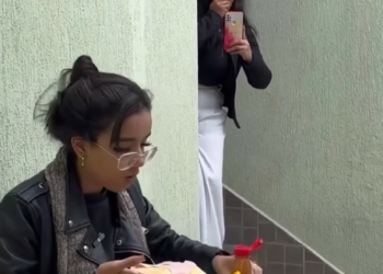 H2218010 Preparava lanches com as mãos sujas vendia os aos vizinhos part2