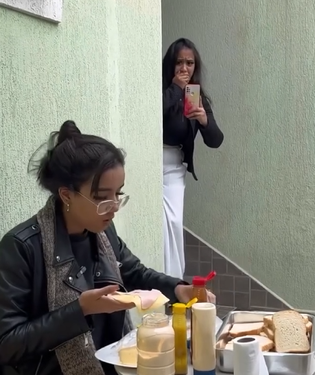 H2218010 Preparava lanches com as mãos sujas vendia os aos vizinhos part2