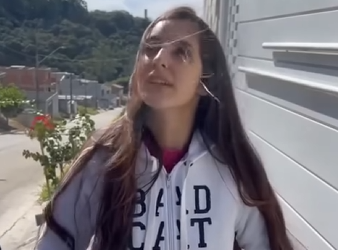 H2216009 Vive em uma casa chique, mas não pode aceitar visitas nem sair parte 2