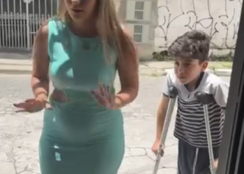 H2209012 Criança toca campainha de um desconhecido para ser seu amigo part2