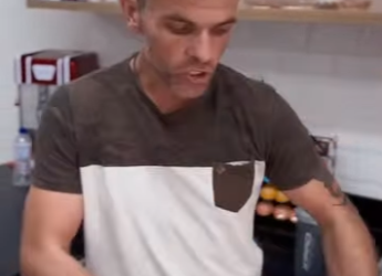 H2208011 Na minha casa as regras são minhas,não gosto que entre com calçado não importa quem seja,se não gosta então não venha parte 2