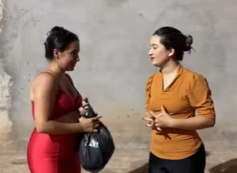 H2306019 Garota esperta pintou suas roupas voce na vai part2