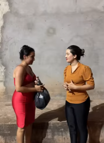 H2306019 Garota esperta pintou suas roupas voce na vai part2