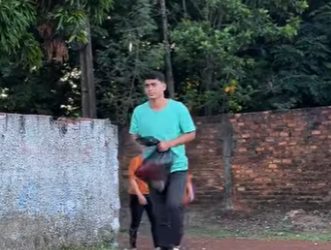 H2306011 Menino humilde salva essa garota miliona rio part2