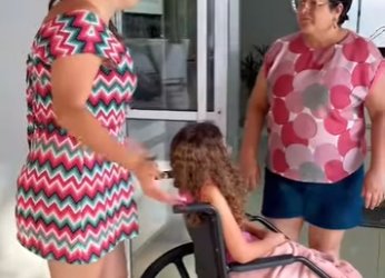 H2208021 Mãe 4b4ndon4 filha porque era cadeir4nte part2