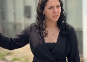 H3113002 Mentiu para suas amigas onde morava, porque tinha vergonha da própria casa parte 2