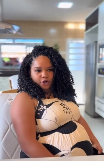 H2419020 Ela se sentiu sozinha mesmo cercada de parentes part2