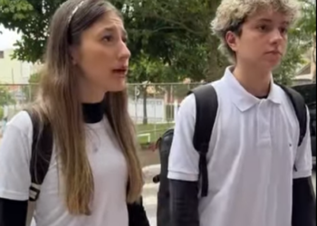 H2409009 Estudante pede seu namorado de anos em casament part2