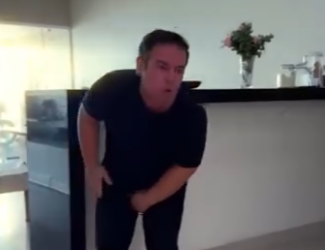 H2606011 garota se trocou na frente dos outros voce na part2