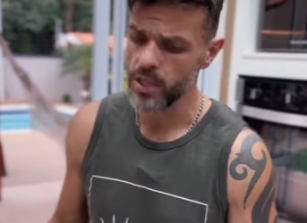 H2408021 Esse Pai não percebe erro que está cometend0 com part2