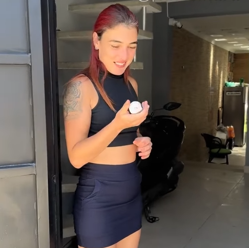 H0515003 Aniversariante recebe bolo com mil reais dentro parte 2