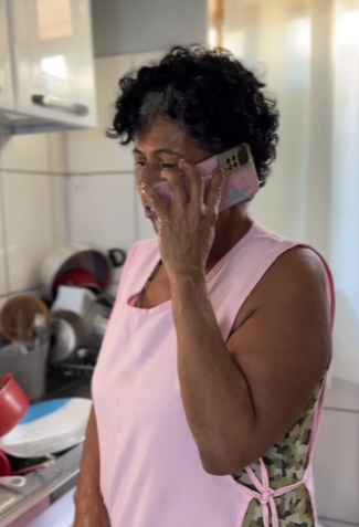 H2321020 Patrão surpreende funcionária part2