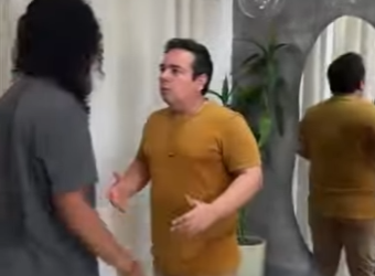 H3022001 Ele foi confundido com um funciona rio obrigou part2